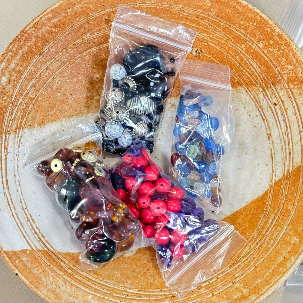 Assorted Bead Mix Collection (58 bags) - Picture 8 of 17